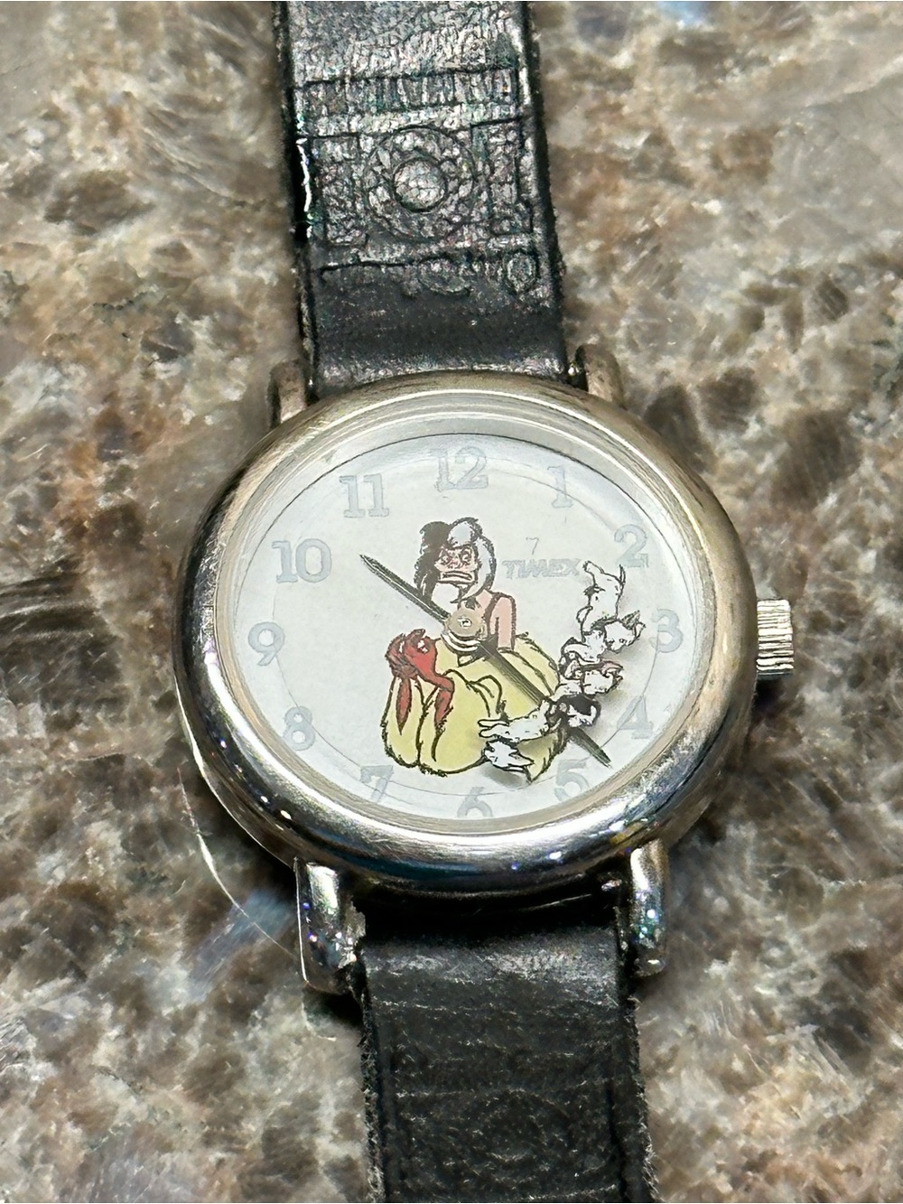Disneys 101 Dalmatians Watch - Picture 8 of 12